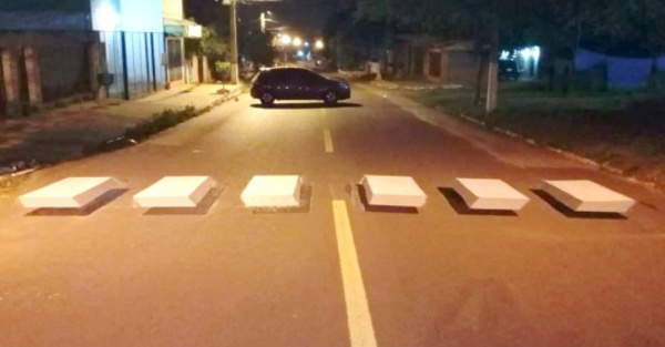 Capiateños pintan franja peatonal ¡3D!
