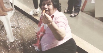 Confundieron a Ña Tora con una piñata