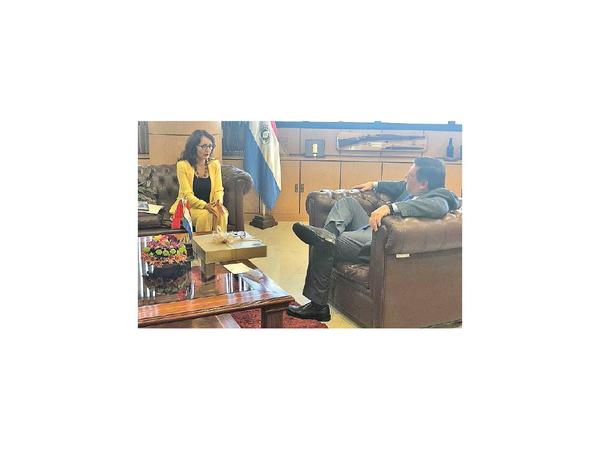 Embajadora habla de fortalecer lazos