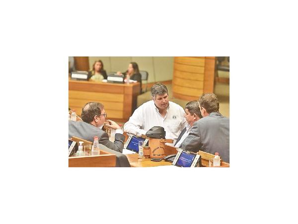 Piden desafuero de Esteban Samaniego por caso difamación
