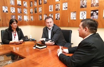 Gloria Paredes asumió como nueva directora de Catastro | .::Agencia IP::.