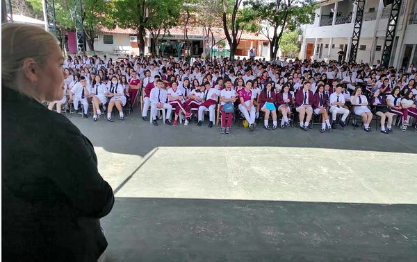 Alumnos de Ñemby recibieron “Aprendiendo nuestros derechos”