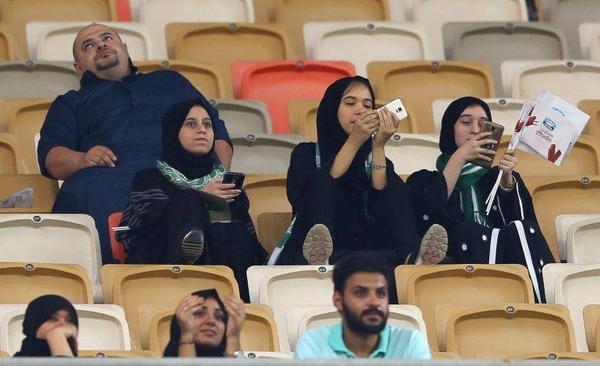 HOY / Las mujeres entrarán por fin mañana con cierta libertad a un estadio en Irán