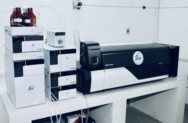 Senave recibió donación de equipo de laboratorio para análisis de residuos agroquímicos | .::Agencia IP::.