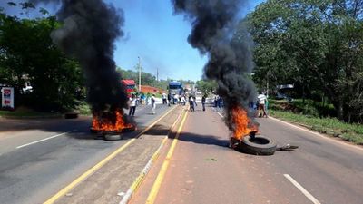 Tomateros vuelven a cerrar ruta PY02 en Coronel Oviedo - Nacionales - ABC Color