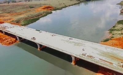 Puente que une a Hernandarias y Minga Guazú se encuentra en 80%
