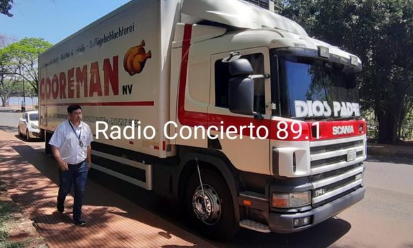 Incautan camión cargado con pollo, habrían evadido impuestos