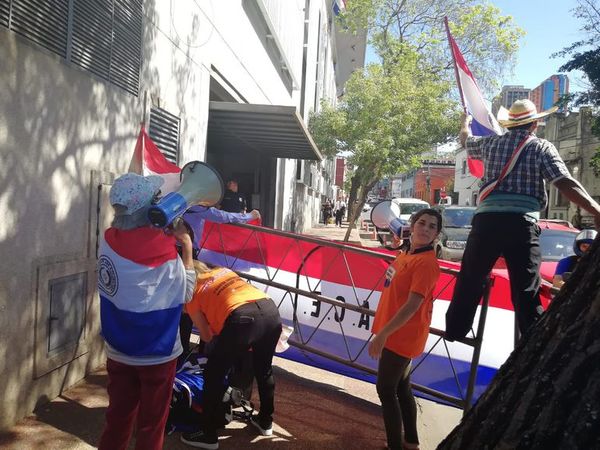 Comisión Escrache espera salida de diputados “blanqueadores” - Nacionales - ABC Color