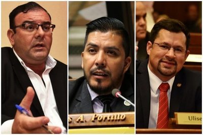 DIPUTADOS SALVAN DE LA DESTITUCIÓN A PORTILLO, RIVAS Y QUINTANA