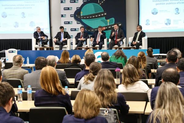 Institucionalidad en Hacienda se logró con políticas a largo plazo