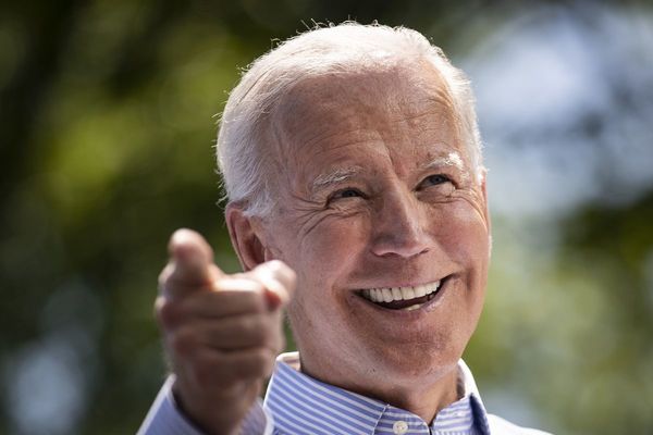 Biden dice estar de acuerdo con proceso de destitución contra Trump