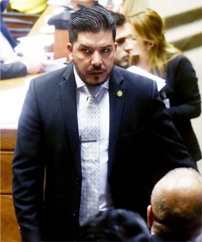 Personal del diputado Portillo ataca a la prensa - Nacionales - ABC Color