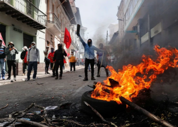 Crisis en Ecuador: Protestas y tensiones infestan las calles de Quito