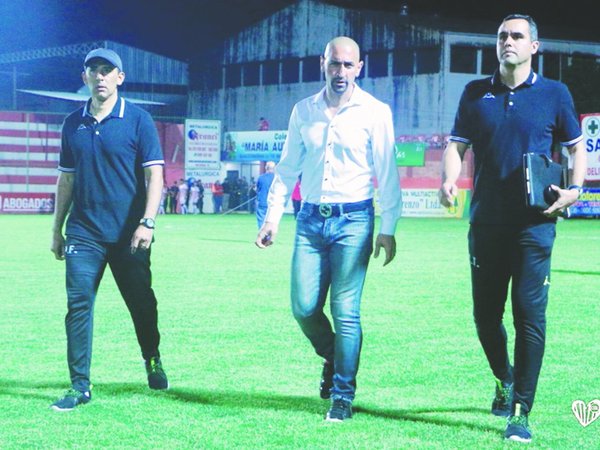 "No pueden ni festejar el gol los jugadores"