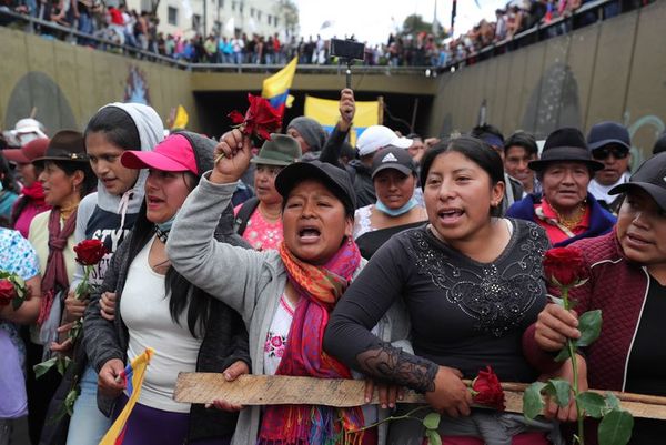 Comienza multitudinaria marcha de protesta indígena hacia el centro de Quito - Mundo - ABC Color