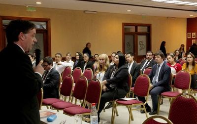 Funcionarios participan de curso sobre habeas corpus
