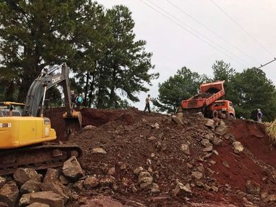 Inician trabajos de relleno en colapsada ruta Graneros del Sur