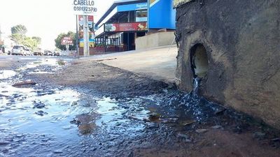 Tirar agua servida a la calle tiene una multa de G. 1.600.000 - Capiatá Noticias