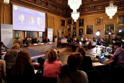 Premio Nobel de Química a tres investigadores, uno de 97 años