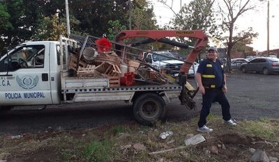PMT retira objetos que se usan para reserva de espacios públicos