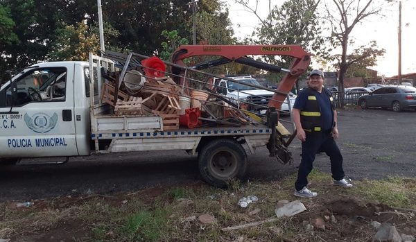 PMT retira objetos que se usan para reserva de espacios públicos