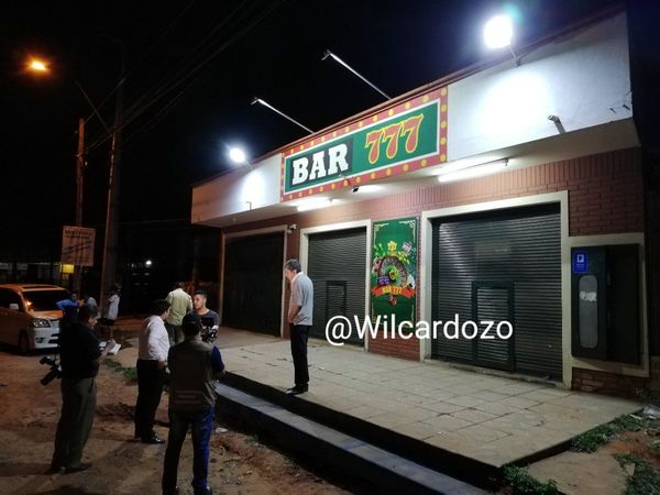 Atracan local de juegos de azar y encargado queda herido