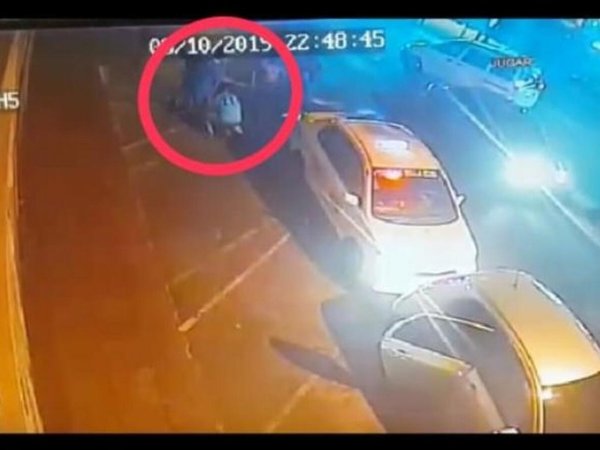 VIDEO: Taxistas agredieron a un Uber y a sus pasajeros