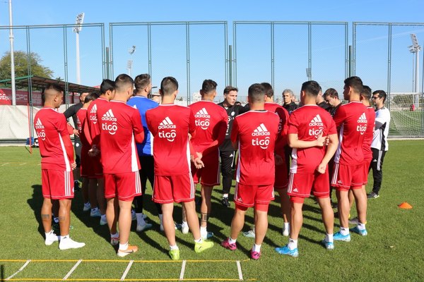 La Albirroja prueba su poderío ante Serbia