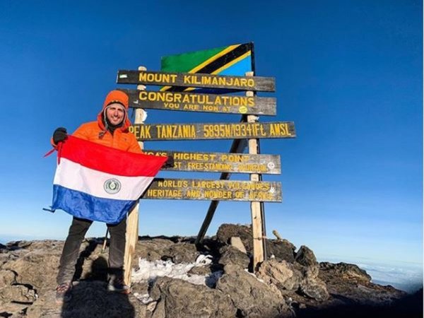 Un paraguayito en el pico más alto de África