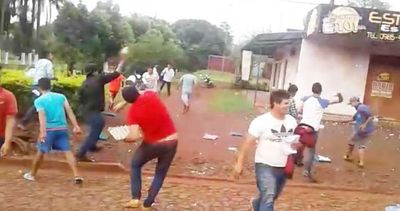 Una "banda de patoteros" atacaron emisora de radio, denuncia concejala » Ñanduti