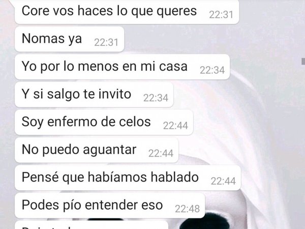 Iba a salir con su amiga y su novio le armó flor de escándalo, denunció