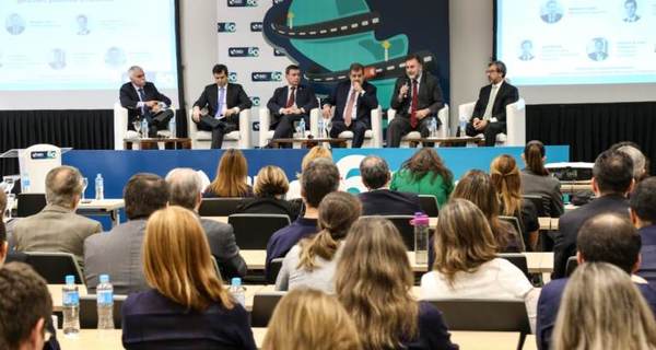 Destacan que institucionalidad en Hacienda se logró con políticas a largo plazo