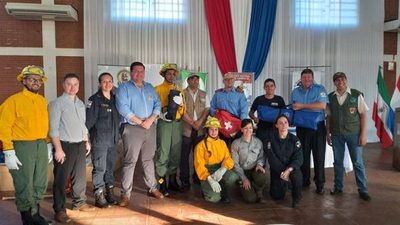 USAIF ENTREGA DONACIONES A BOMBEROS DE ITAPÚA.