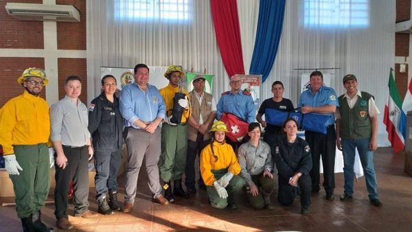 USAIF ENTREGA DONACIONES A BOMBEROS DE ITAPÚA.