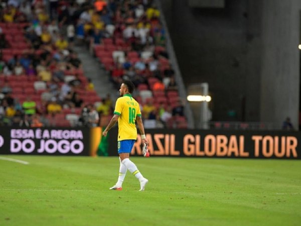 Senegal amarga a Neymar su partido Cien con Brasil