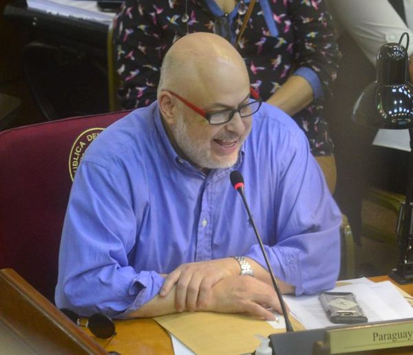 Duro roce verbal entre Payo Cubas y Blas Llano durante homenaje a Domingo Laíno en el Senado - Notas - ABC Color