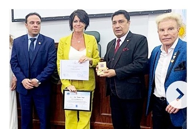 Diputada denuncia 'abuso de atribuciones' en condecoración a modelo argentina