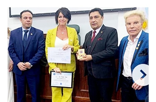 Diputada denuncia 'abuso de atribuciones' en condecoración a modelo argentina