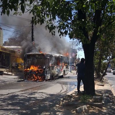 Otro colectivo se incendia en Asunción - Nacionales - ABC Color
