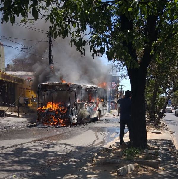 Otro colectivo se incendia en Asunción - Nacionales - ABC Color