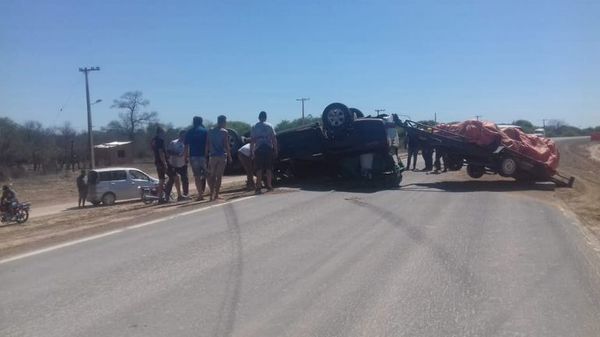 Camioneta que iba al Rally volcó en Mariscal Estigarribia  - Nacionales - ABC Color
