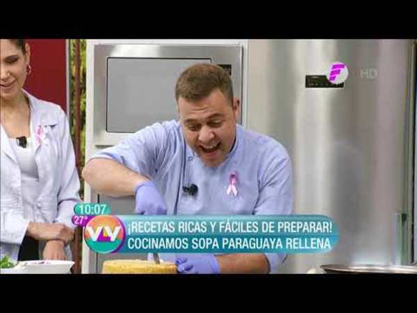 Sopa paraguaya rellena y costillitas con huevo frito