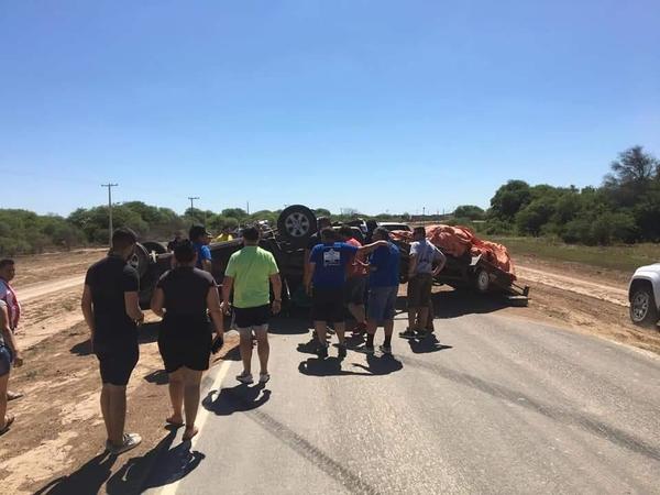 Camioneta iba al rally del Chaco y volcó en Mariscal Estigarribia - ADN Paraguayo