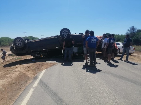 Camioneta con remolque volcó en Mariscal Estigarribia