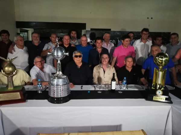 Plantel campeón de América del 90 celebra junto a ODD un aniversario más