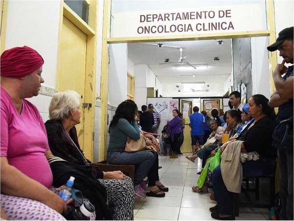 Pacientes del Incán claman por fármacos con amparos