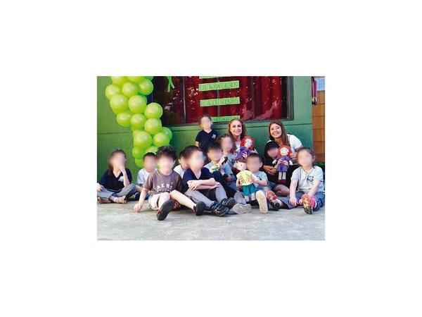 Enseñan a niños con muñecos antiabuso en guardería comunal