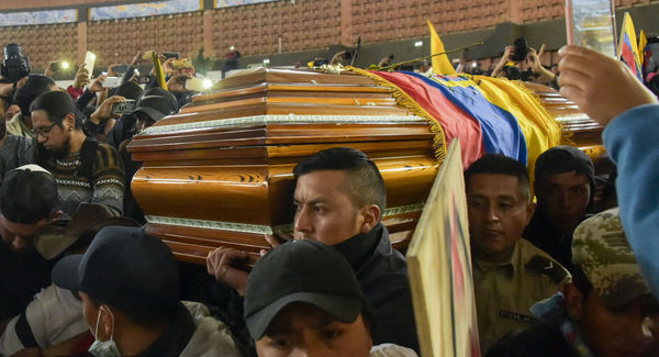 Ecuador: Arman "calle de honor" para despedir fallecidos en protestas » Ñanduti