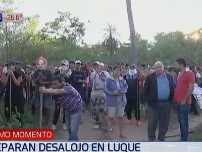 En medio de tensión, se inicia el desalojo de familias en Luque