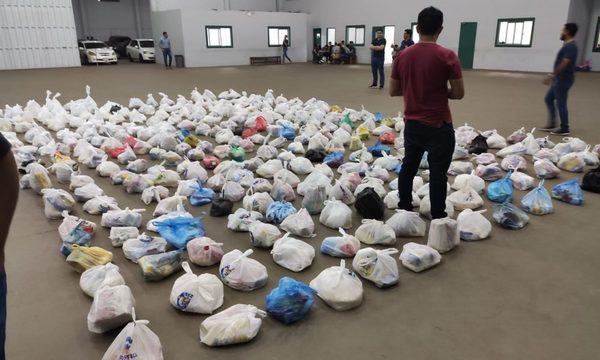 Colectan víveres para damnificados por tormenta